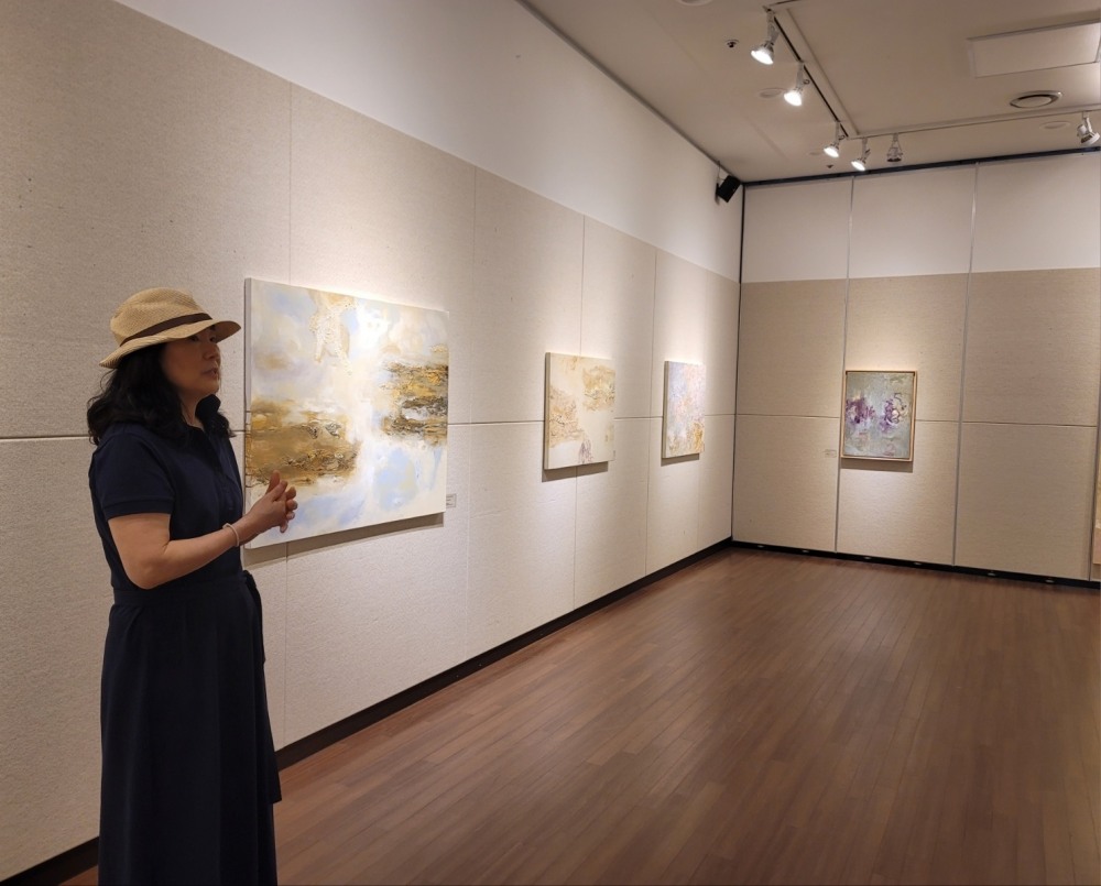 김루아 작가 개인전 "의식과 무의식의 단층" 개최