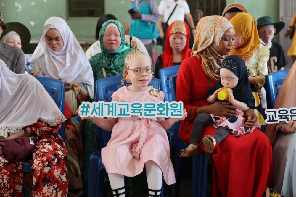 탄자니아 알비노 아이들의 모습