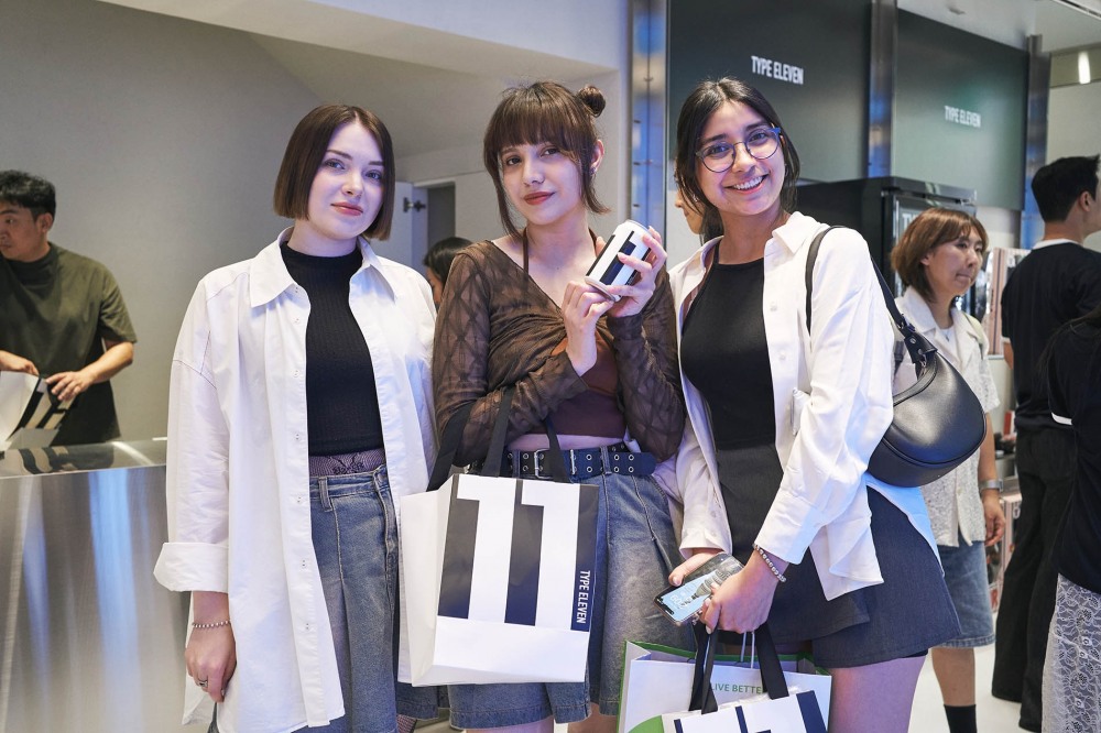 ‘K패션’ 매력에 빠진 홍대..‘타입일레븐’ 오픈 성황