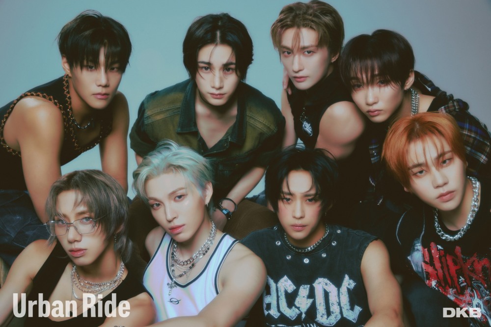 다크비, 미니 8집 콘셉트 포토 첫 공개…'강렬+강인' 록 밴드 스타일링