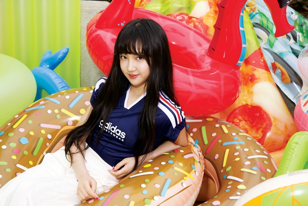 VVUP 킴, 데뷔 첫 음악방송 스페셜 MC 발탁…전 세계 K-POP 팬들과 교감