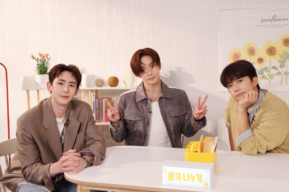 2PM JUN. K-닉쿤-우영, 손편지 전하는 온기우체부 변신…JYP ESG 경영 일환 'JYP 4 EARTH' 세 번째 주자