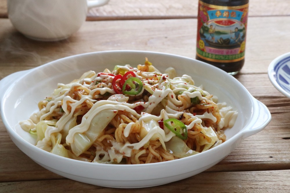 국물 없이 즐기는 여름 간편 면 요리 레시피