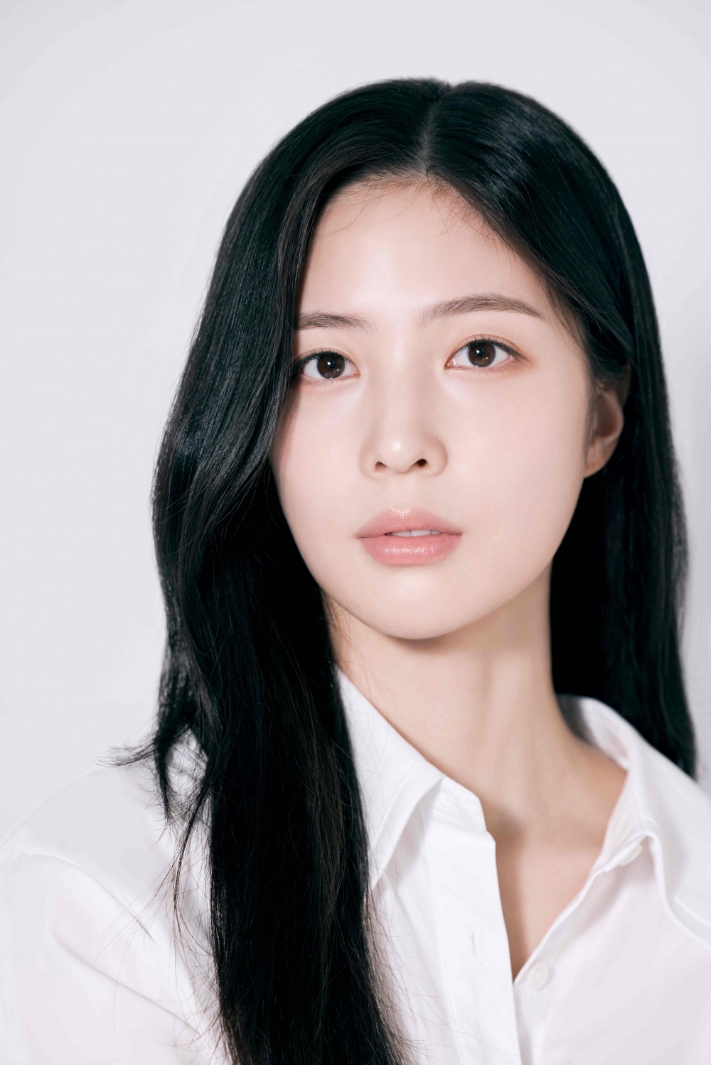 신소현, 새 프로필 공개…‘순수함 가득 청순美’