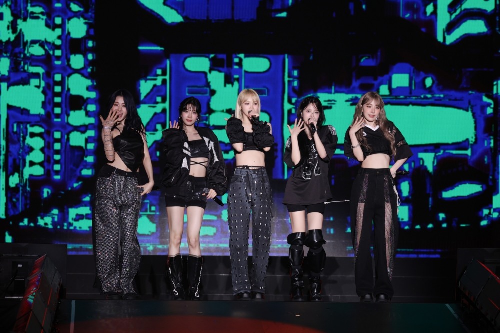 르세라핌, 국내외 차트 휩쓴 ‘Perfect Night’ 이어 ‘1-800-hot-n-fun’ 출격 준비