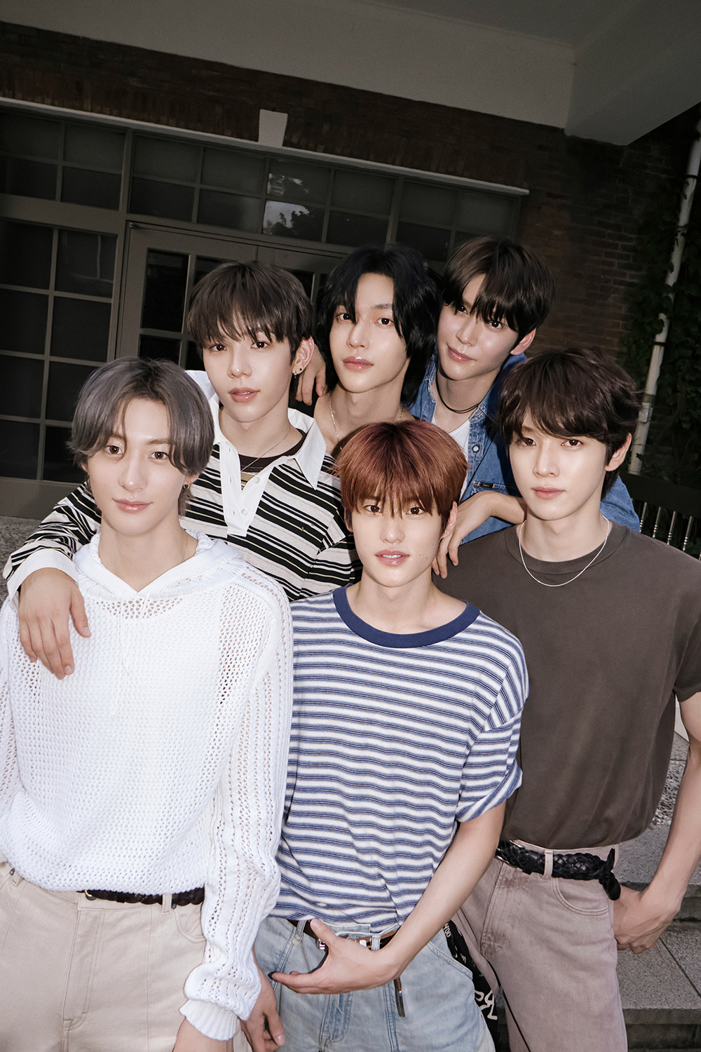 라이즈, 호평 연속 ‘RIIZING’ 에필로그 앨범 19일 발매…‘청춘 메모리즈’ 담은 스페셜 버전 만난다