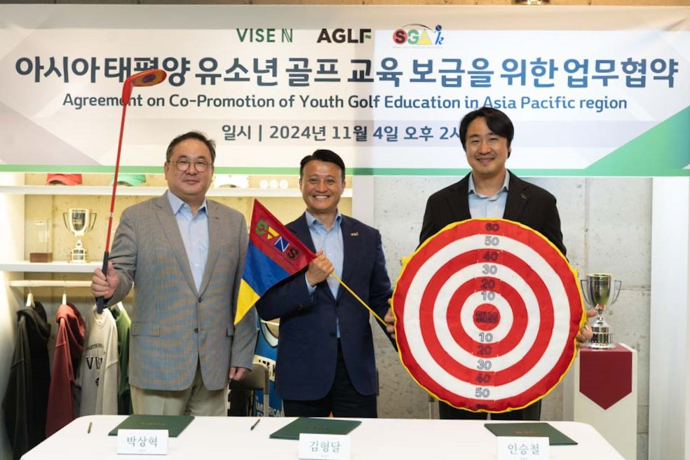 좌측부터 AGLF 박폴(박상혁)사무총장, (사)한국스내그골프협회 김형달 회장, ㈜바이스앤 인승철 전무이사
