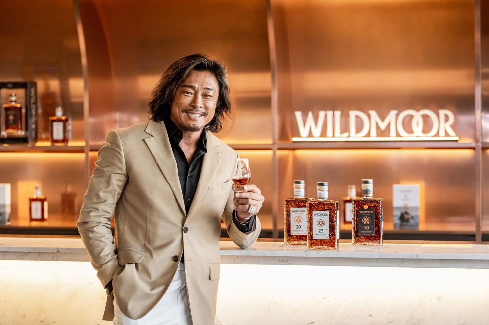 와일드무어 잔을 든 추성훈