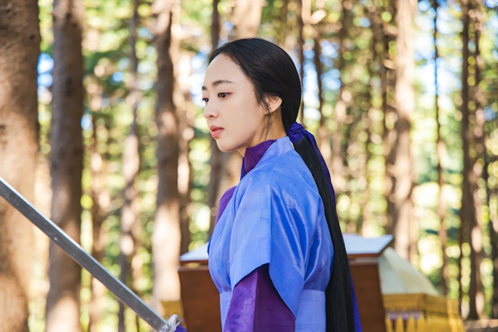 ‘체크인 한양’ 설매화로 완벽 변신한 김민정…몸 사리지 않는 액션 열연