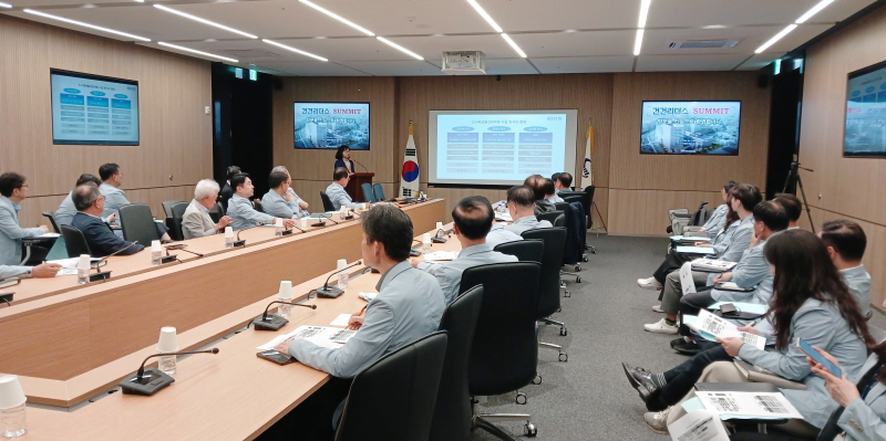 사진=강의 중인 방희경 교수