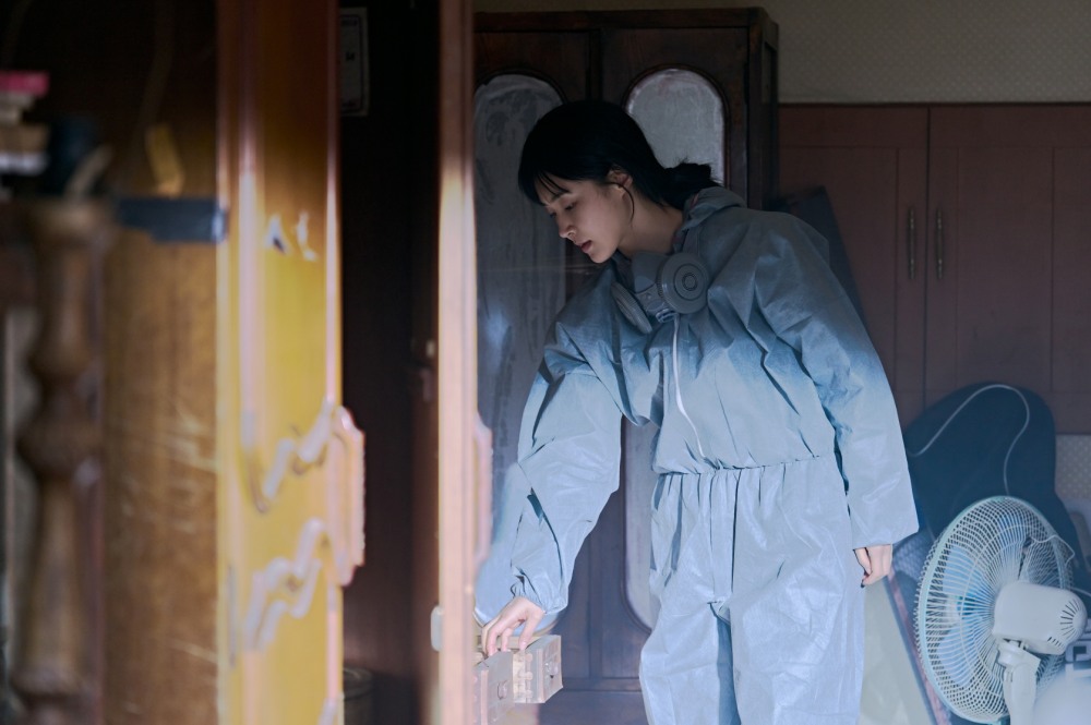 ‘침범’ 권유리, 새로운 연기 변신 예고…캐릭터 스틸 공개