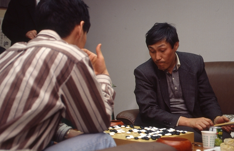 ‘승부’ 이병헌 VS 조훈현, 놀라운 싱크로율 스틸 공개