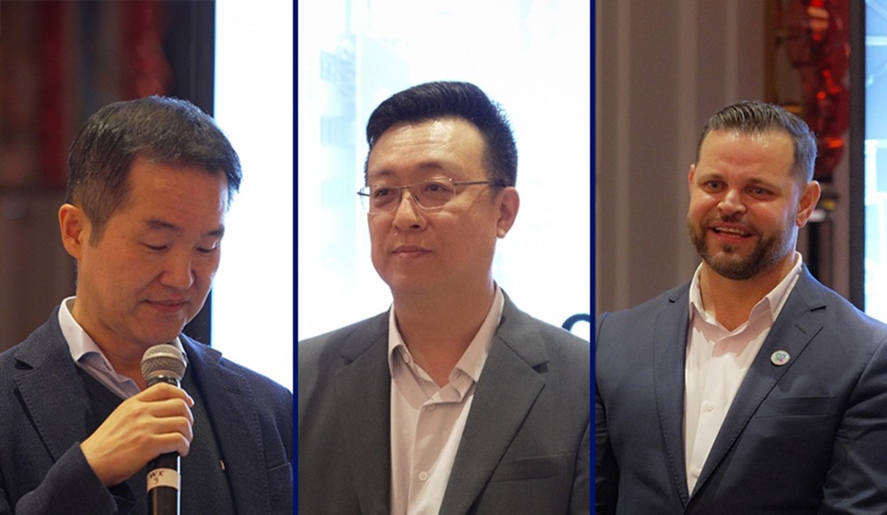 <왼쪽부터 권혁일 네이버 공동 창업자, 블룸테크놀로지 이상윤 대표, 에반 클라센 원휴머니티 대표>