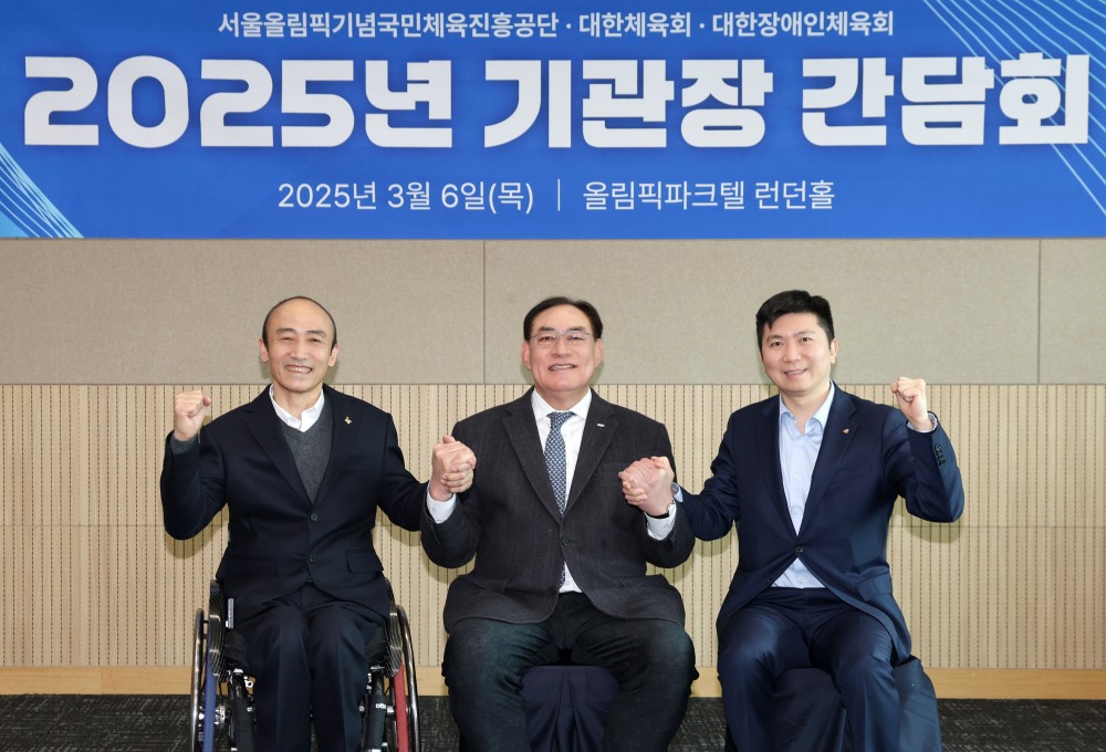 국민체육진흥공단_3대 체육기관장 간담회 사진(왼쪽부터 정진완 회장, 하형주 이사장, 유승민 회장)