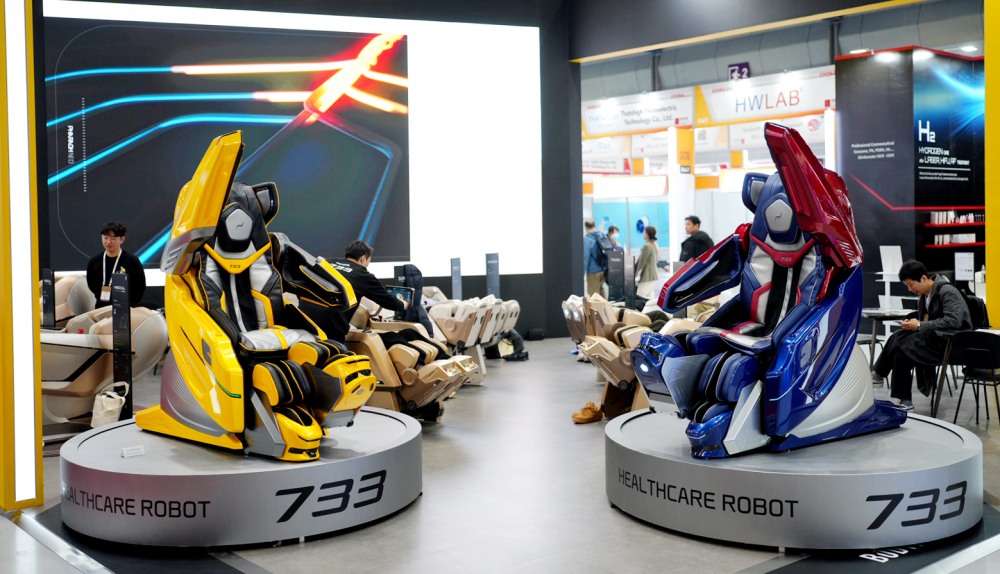 바디프랜드 부스 내 헬스케어로봇 733
