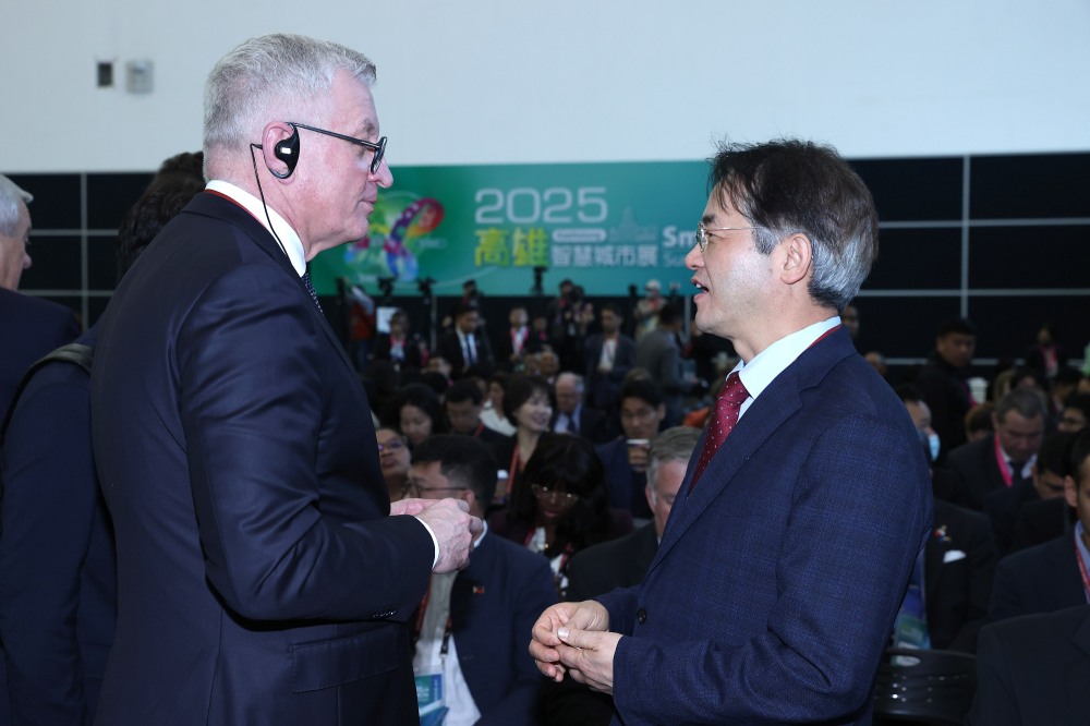 야첵 야스코비아크 폴란드 포즈난 시장과 인사를 나누고 있는 이동환 고양시장