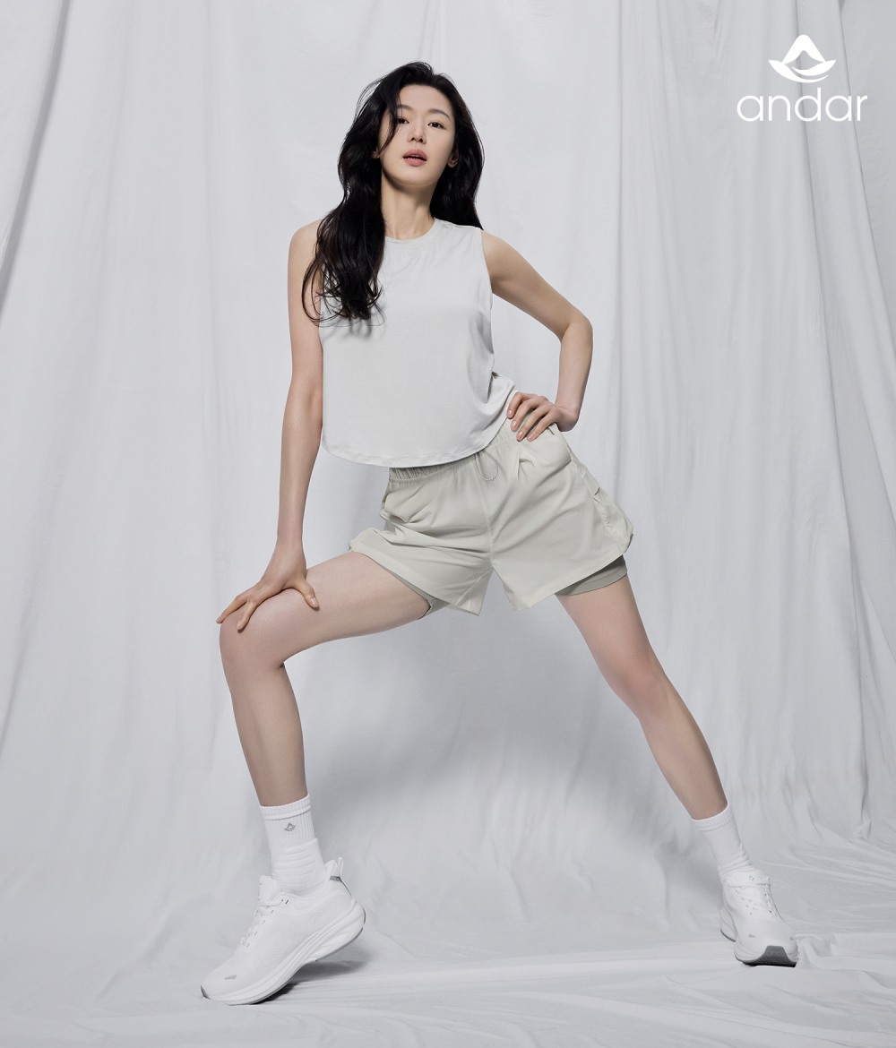 안다르, 전지현과 함께한 2025년 봄·여름 스타일 공개