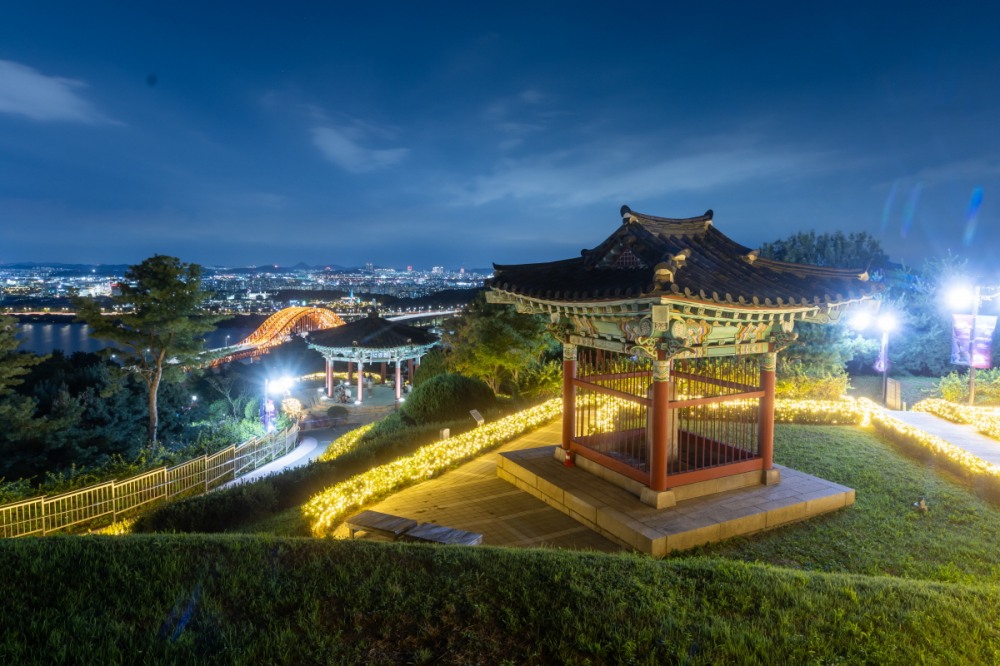 행주가(街) 예술이야(夜) 정상에서 내려다 본 풍경