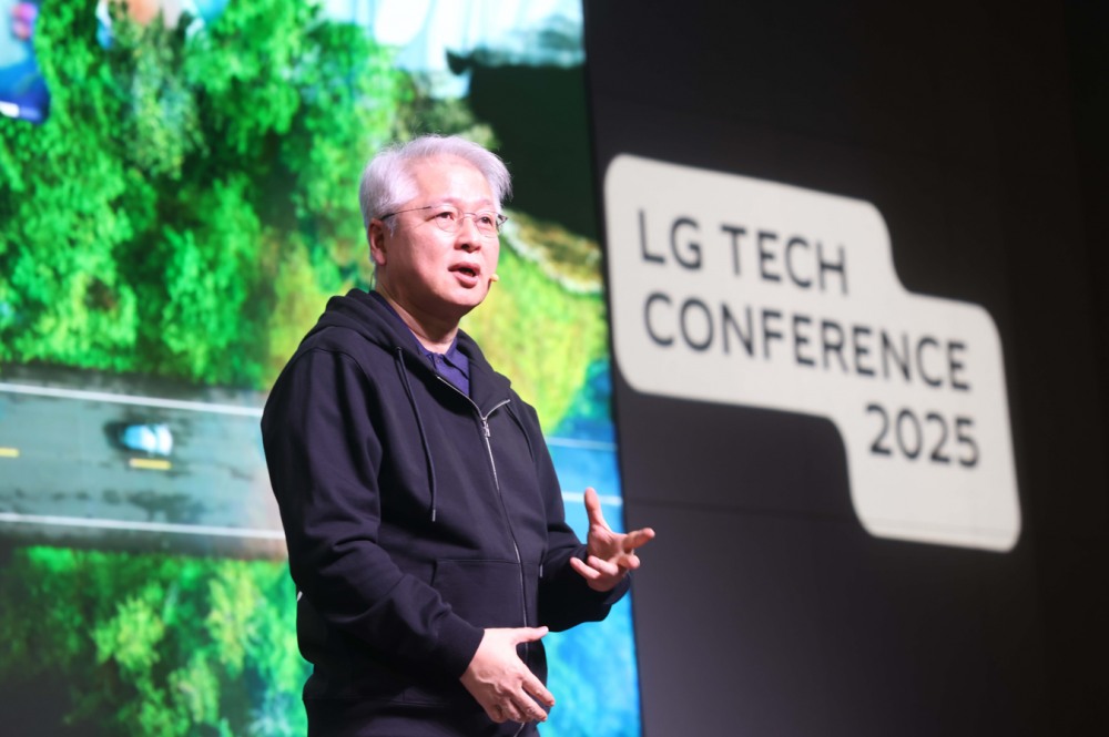 권봉석 (주)LG 부회장이 3일 서울 마곡 LG사이언스파크에서 열린 LG 테크 콘퍼런스에서 환영사를 하고 있는 모습