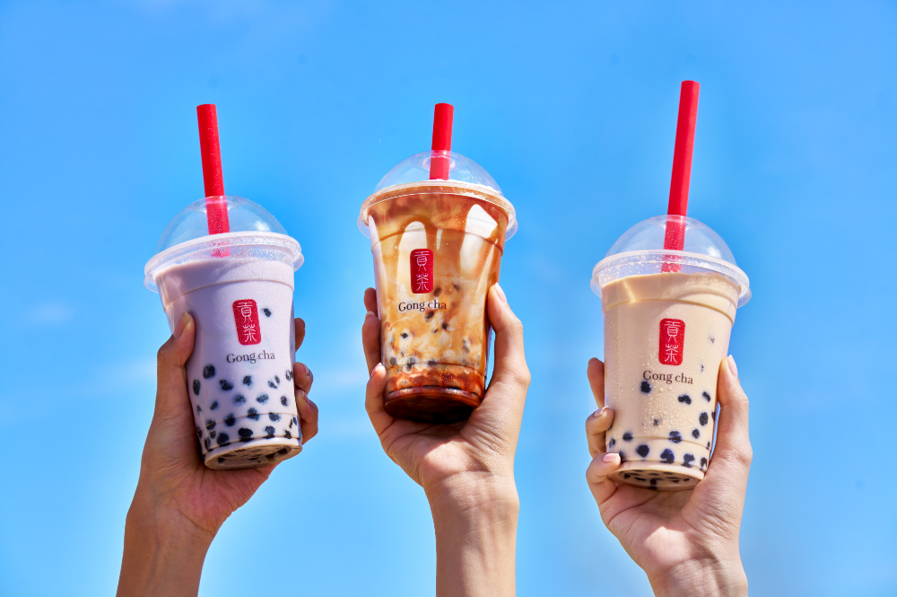 <사진설명: 공차코리아 밀크티 3종 (왼쪽부터 ‘타로 밀크티+펄’, ‘브라운슈가 쥬얼리 밀크티’, ‘블랙 밀크티+펄)’>