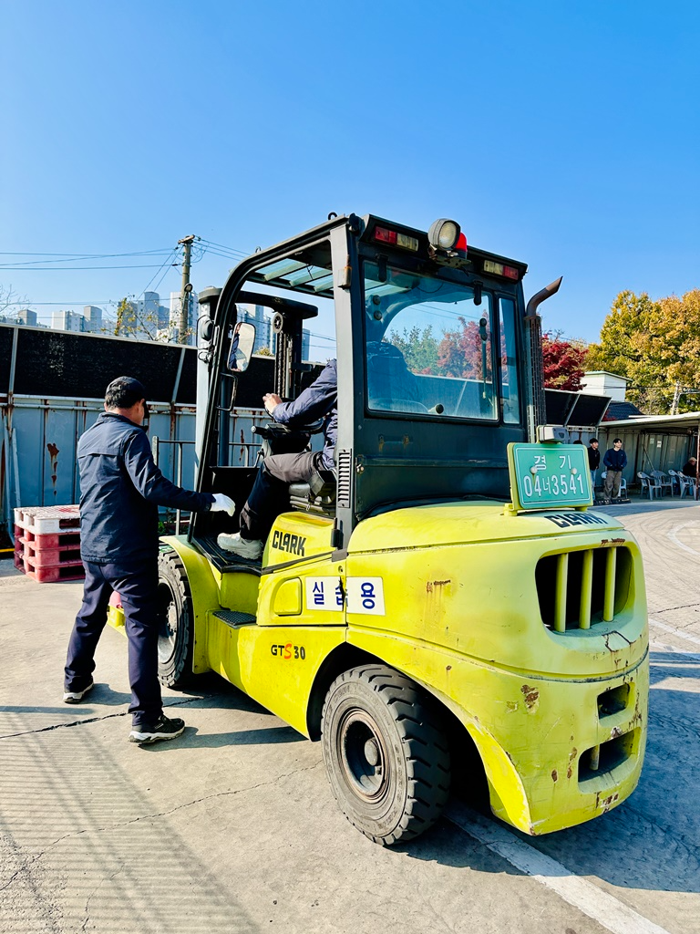 맞춤형 기능인력 양성사업 소형지게차 실습