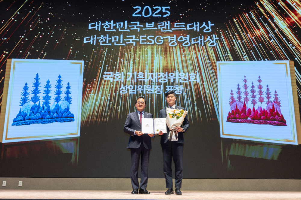 세무회계 장성 신윤권 대표, 2025 대한민국브랜드대상 대한민국ESG경영대상 수상