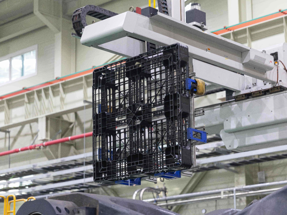 쿠팡, 100회 수명 마친 ‘로켓 프레시백’ 파렛트로 재탄생 “친환경 효과”