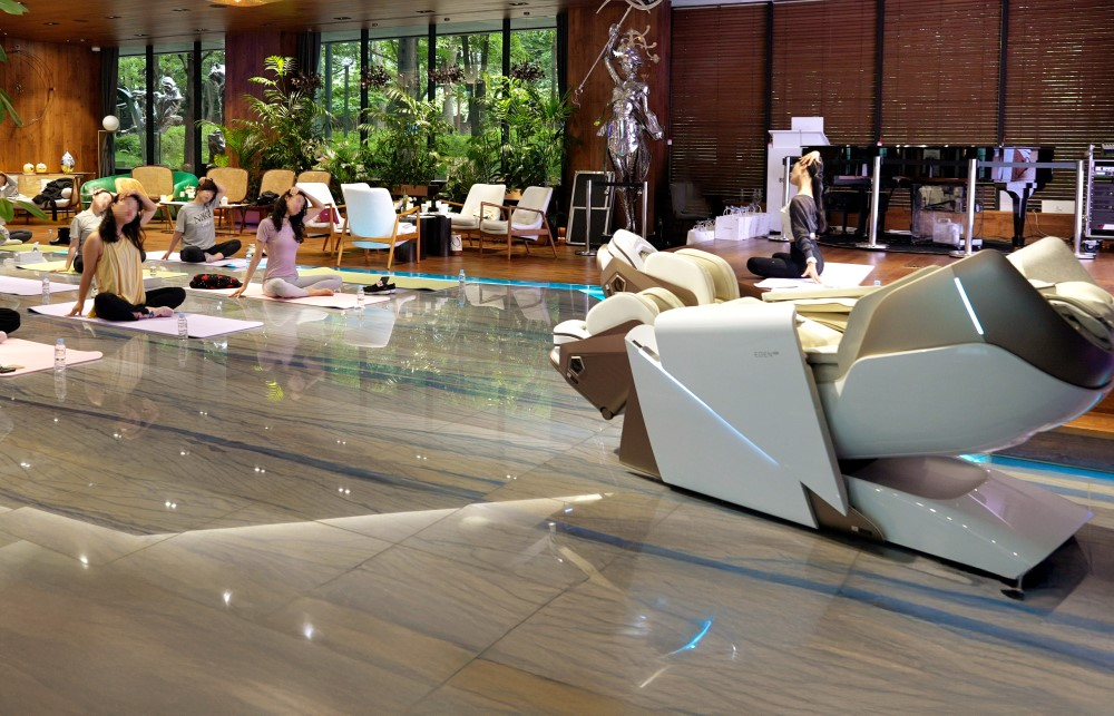 바디프랜드 본사에서 진행된 헬스케어로봇X강하나 전신 스트레칭 클래스