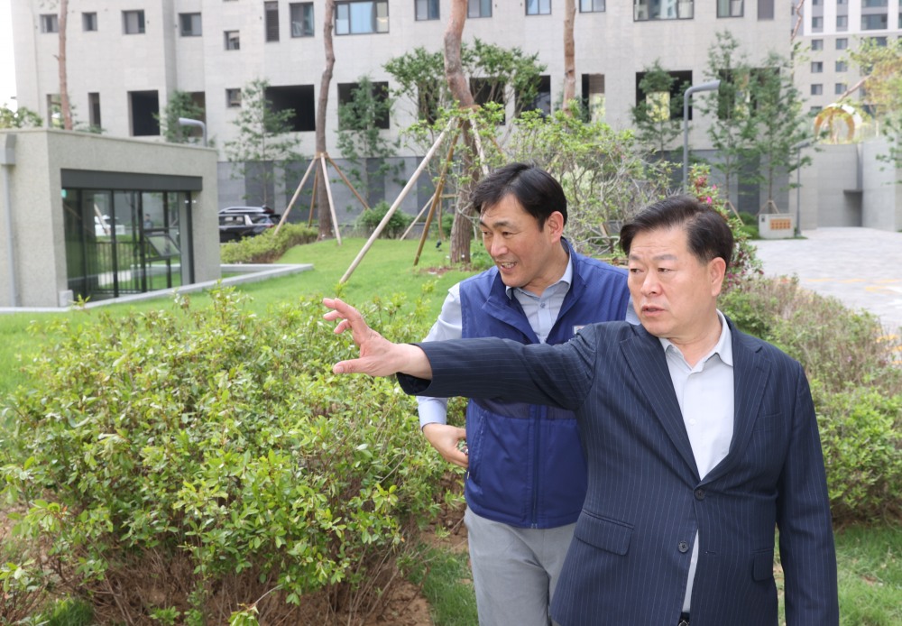 철산자이더헤리티지 아파트를 방문,시공 품질 점검