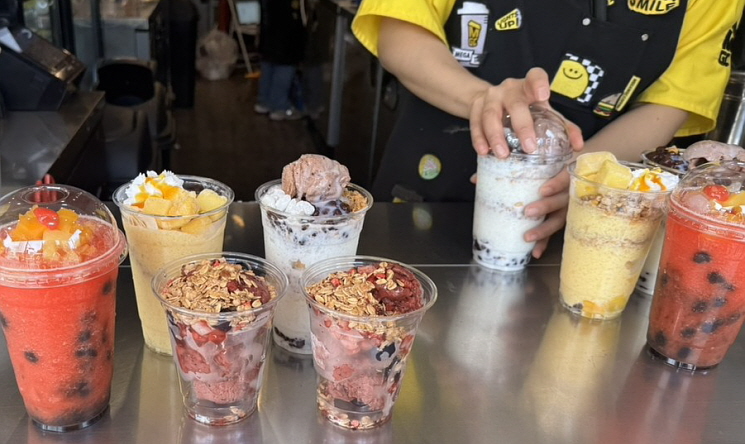 (▲ 메가MGC커피, 토핑 디저트 인기몰이/ 사진=메가MGC커피 제공)