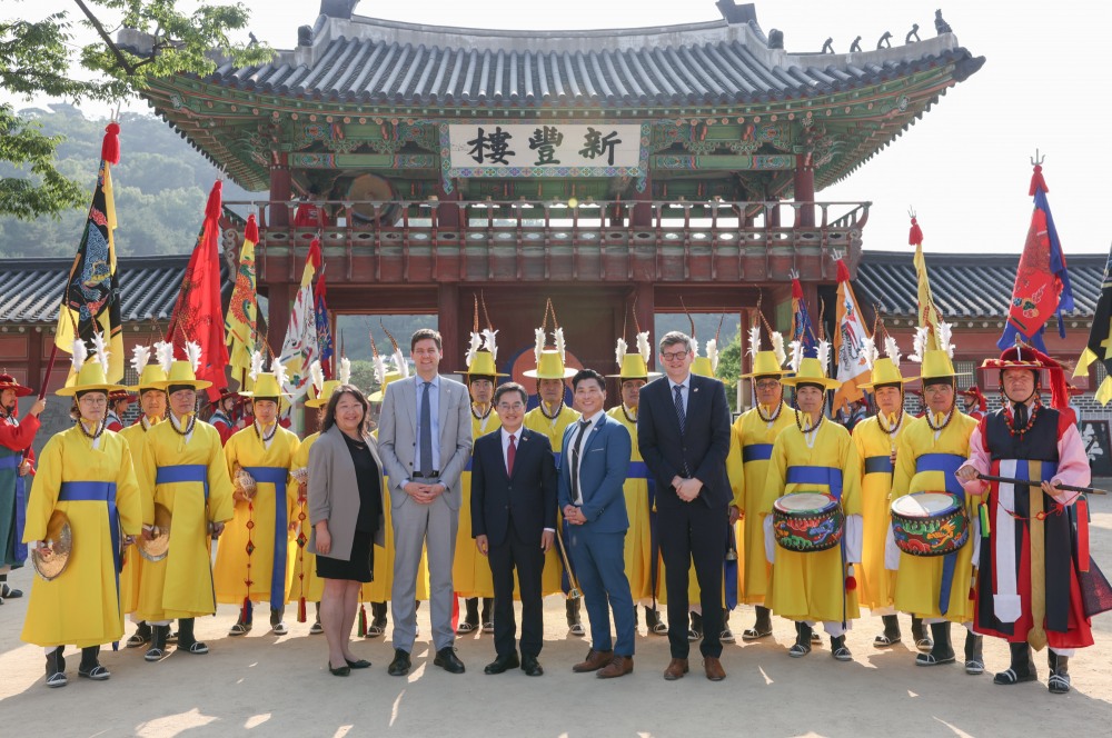 김동연 경기도지사-캐나다 브리티시컬럼비아주의 데이비드 이비 수상 경제협력 방안 논의
