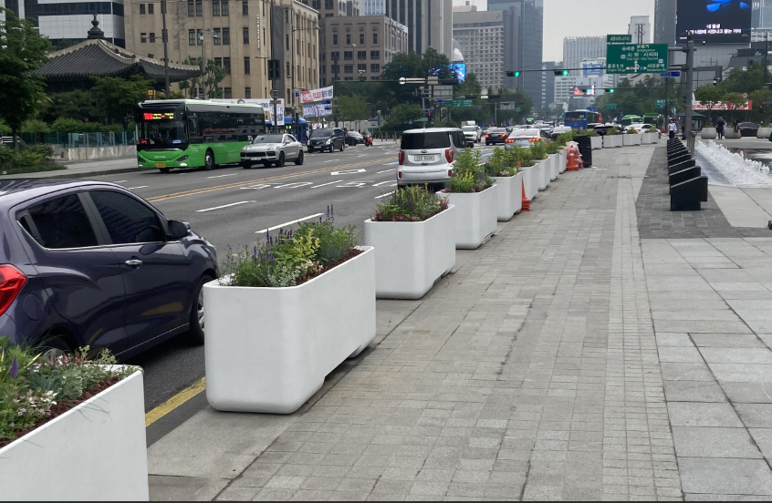 서울시가 시청역 교차로 차량돌진사고 1주기를 맞아 재발방지를 위한 방호울타리설치등 보행자 안전대책을 추진중이다.(사진=서울시청 제공)