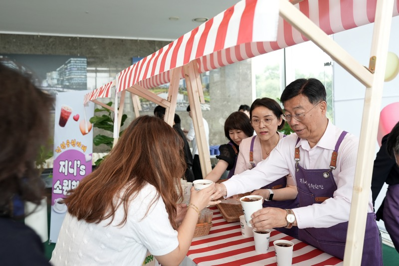 신상진 시장 취임3주년 기념 직원 응원 카페