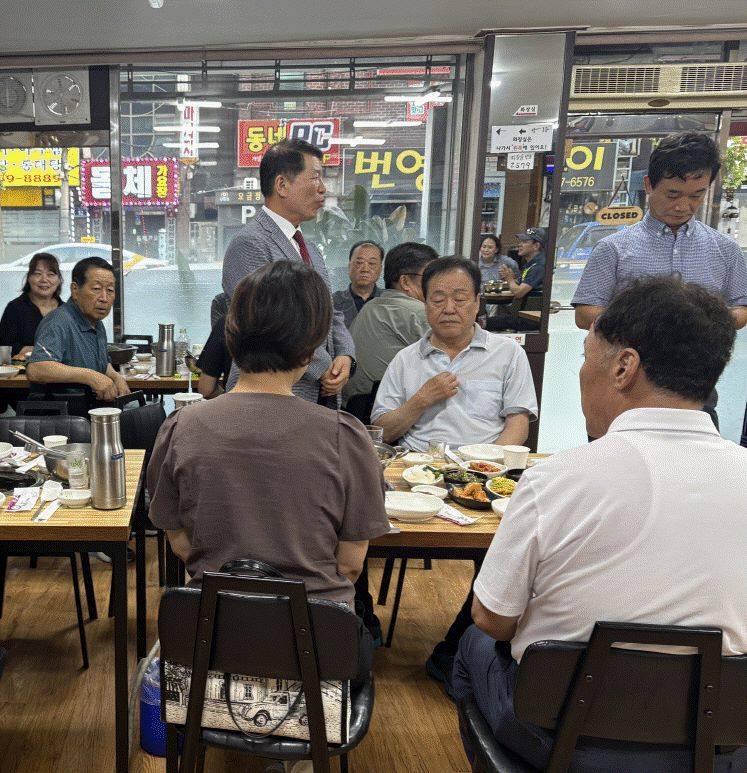 구리시가 지난 9일‘깨끗한 쓰레기 처리 감시원’관계자들과 오찬 간담회를 가졌다.