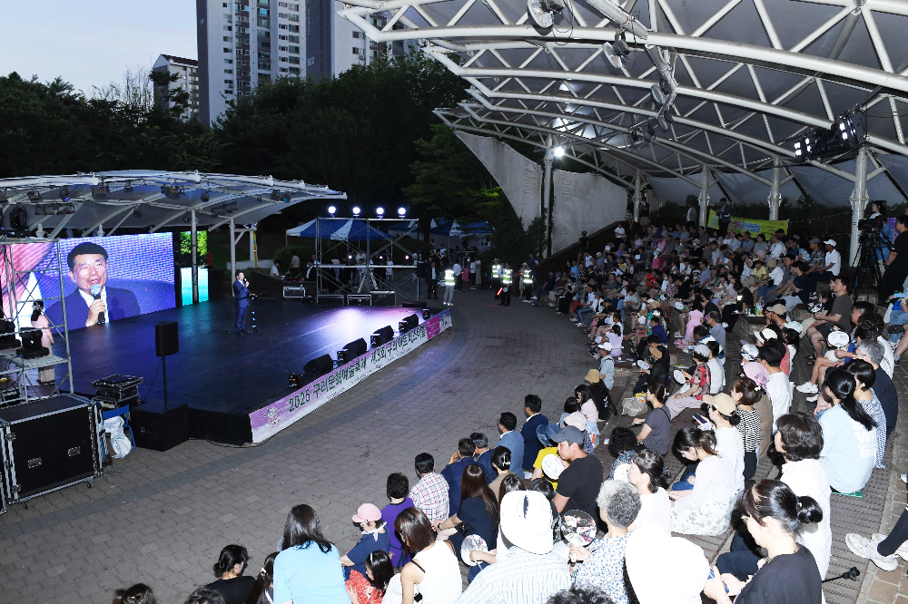 구리시 제3회 구리아트페스티벌이 지난 11일,12일 양일간 장자호수공원 야외공연장에서 펼쳐졌다.