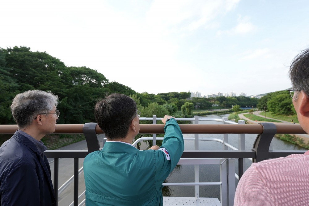 물빛정원-무지개마을, 다리로 잇는다