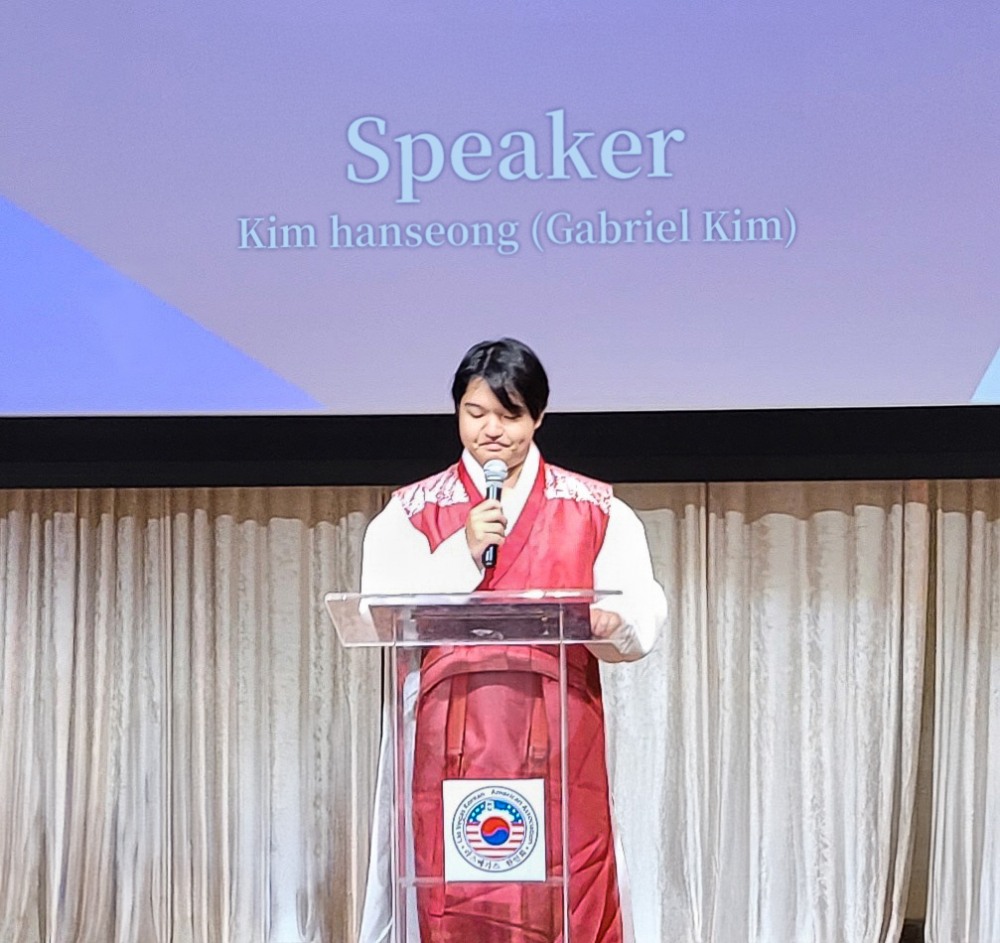 고등부 대상 수상자 김한성 학생의 감사 스피치 (사진제공=품앗이운동본부)