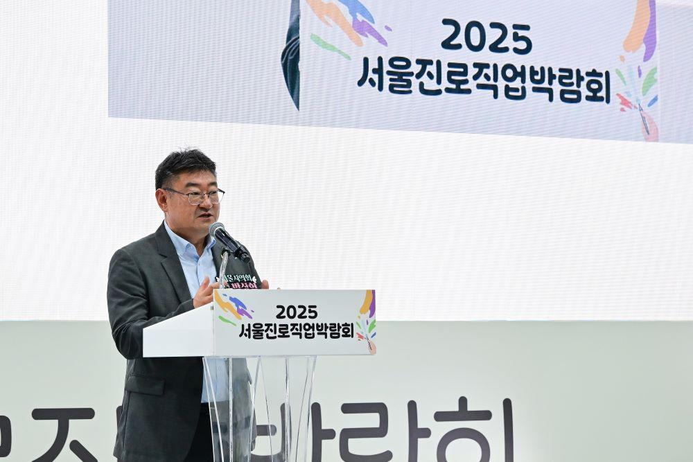 서울시의회 교육위원회 박상혁 위원장이'2025 서울진로직업박람회'에서 축사를 전하고 있다.(서울시의회 제공)