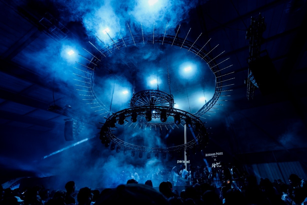 오데마 피게, 부브리 화력 발전소에서 이색적인 ‘오데마 피게 패럴렐’ 공연 진행