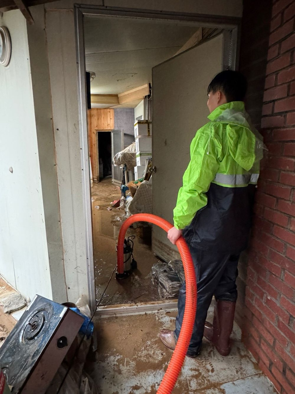 아산시가 전 행정력을 동원해 집중호우 피해복구에 나섰다.