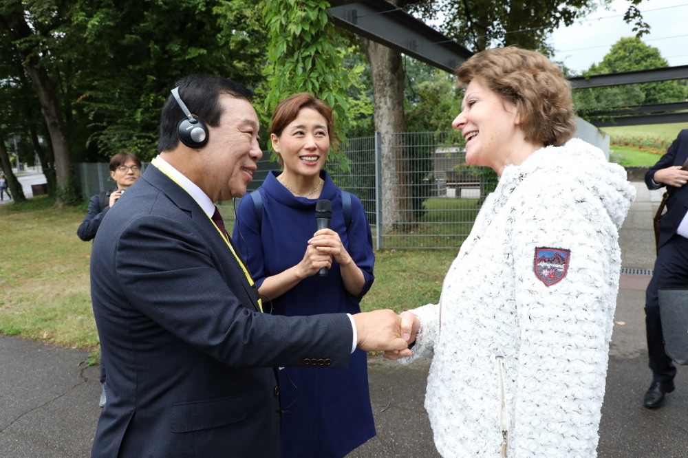 독일슈투트가르트시 킬레스베르크 공원을 시찰 중인 세종시 최민호 시장(세종시청 제공)