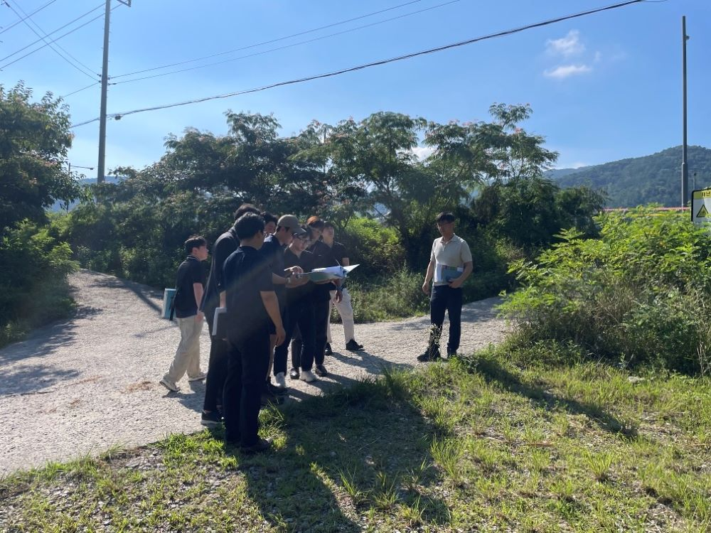 중앙합동조사단이 천안지역 집중호우 피해 현장을 조사하고 있다.(천안시 제공)