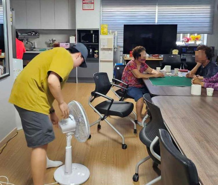 아산시가 수해 이재민에게 빠른 일상생활 회복을 위해 냉방용품을 지원하고 있다.(아산시 제공)