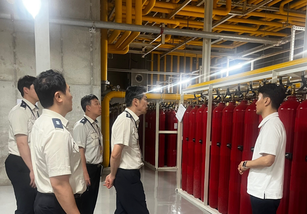 세종소방본부가 31일 극한 폭염속 네이버 데이터센터를 점검했다.