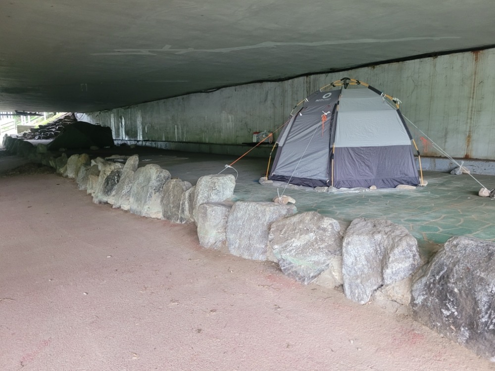 김량장동 하천변에 노숙생활 하던 60대 남성 발견해 지원