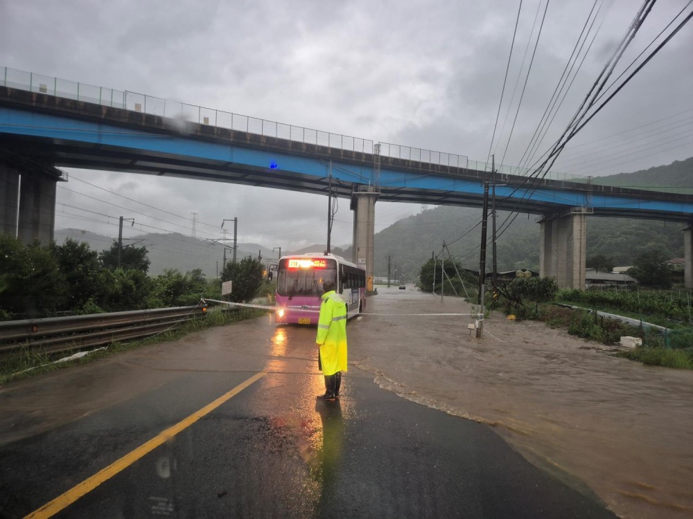 세종시 전동면 청람리 시도30호 침수현장사진(세종시 제공)