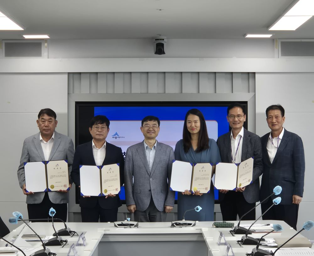 세종시 청렴 멘토단. 왼쪽부터 안종수 자치행정과장, 김병호 조치원읍장, 김하균 행정부시장, 장민주 정책기획관, 이경우 운영지원과장, 김광남 감사위원장(세종시 제공)