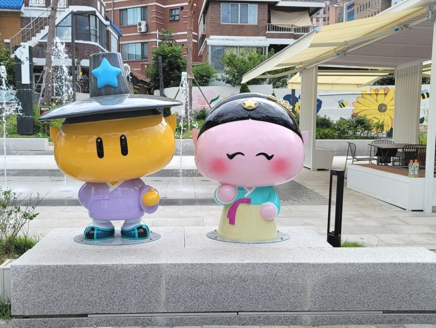 대전시가 가양문화공원에 한복 입은 ‘꿈돌이·꿈순이’ 포토존을 조성했다.(대전시 제공)