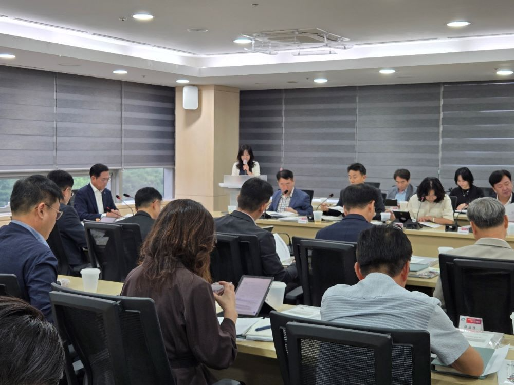 천안시가 11일 시청 중회의실에서 '천안흥타령춤축제 2025 준비상황 사전보고회'를 열어 축제준비 상황 등을 공유했다.(천안시 제공)