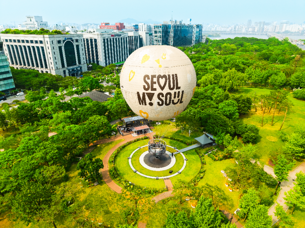 오늘 22일부터 31일 까지(매주 금~일) 포토존, 퀴즈 이벤트, 캐치볼 등 '서울달 개장 1주년 기념 참여 이벤트'가 진행될 예정이다.(서울시 제공)